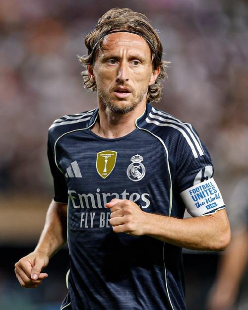 法兰克福主帅：输球确实难受，但比结果更重要的是重建信心